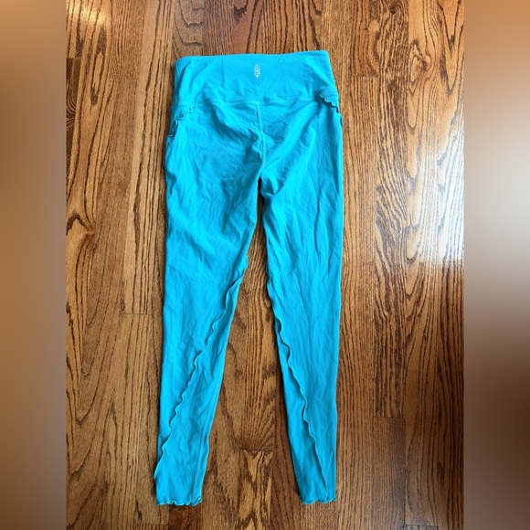 FREE PEOPLE FP MOVEMENT – Hearts Aflutter Leggings
Color: Wavy Waters - Small - Picture 3 of 8